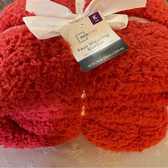 NWT Mainstays Red Faux Shearling Blanket 102”x90” - Picture 3 of 6